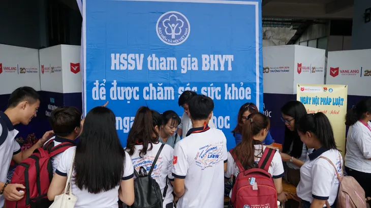 Tỷ lệ học sinh, sinh viên tham gia bảo hiểm y tế năm học 2022 - 2023 đạt 98,7% - Ảnh 1.