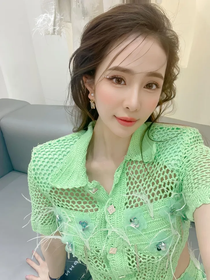 Sao Việt ngày 10/1: Mỹ Tâm thăm viện dưỡng lão nghệ sĩ, bà xã Công Lý hạnh phúc khi chồng được khán giả yêu thương - Ảnh 4. Sao Việt ngày 10/1: Mỹ Tâm thăm viện dưỡng lão nghệ sĩ, bà xã Công Lý hạnh phúc khi chồng được khán giả yêu thương - Ảnh 4.