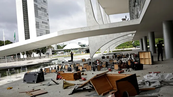 Brazil: Cựu Tổng thống Bolsonaro nhập viện ở Florida, 1.500 người bị bắt sau vụ bạo loạn - Ảnh 2. Brazil: Cựu Tổng thống Bolsonaro nhập viện ở Florida, 1.500 người bị bắt sau vụ bạo loạn - Ảnh 2.