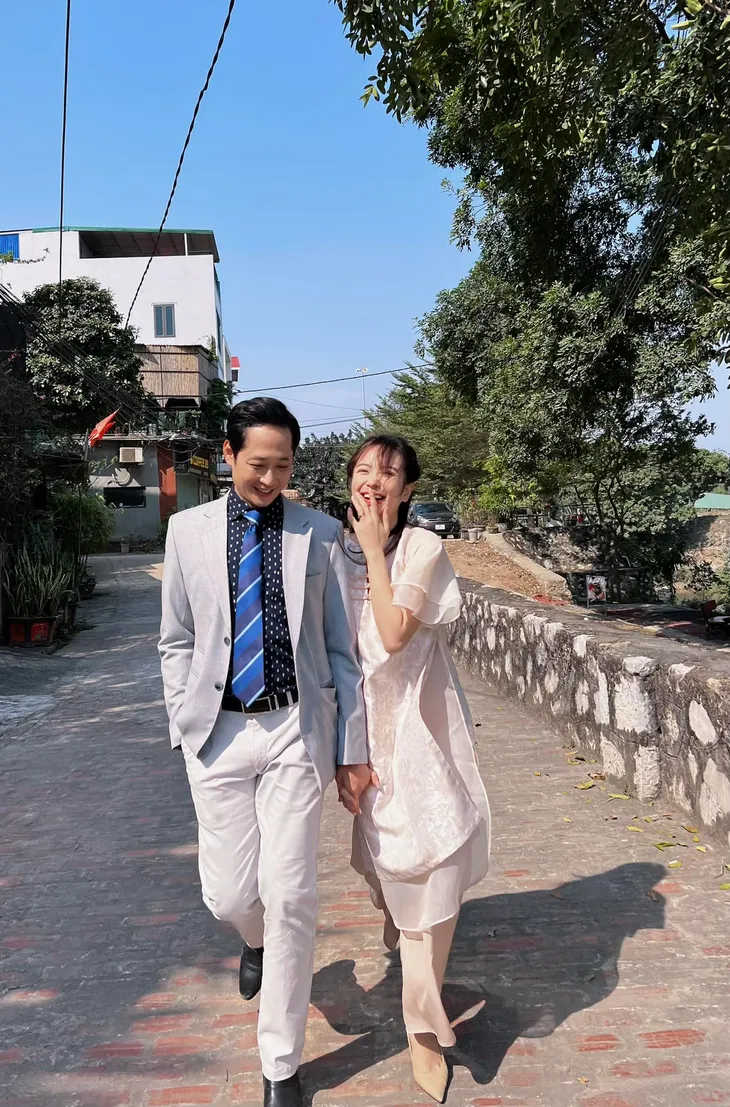 Phim trường tuần qua: Mạnh Trường gặp lại 2 mẹ, Đình Tú cực tình cảm với Thùy Anh - Ảnh 25. Phim trường tuần qua: Mạnh Trường gặp lại 2 mẹ, Đình Tú cực tình cảm với Thùy Anh - Ảnh 25.