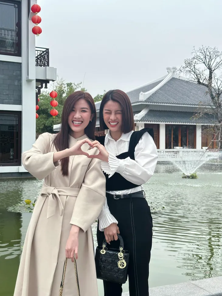 Phim trường tuần qua: Mạnh Trường gặp lại 2 mẹ, Đình Tú cực tình cảm với Thùy Anh - Ảnh 14. Phim trường tuần qua: Mạnh Trường gặp lại 2 mẹ, Đình Tú cực tình cảm với Thùy Anh - Ảnh 14.