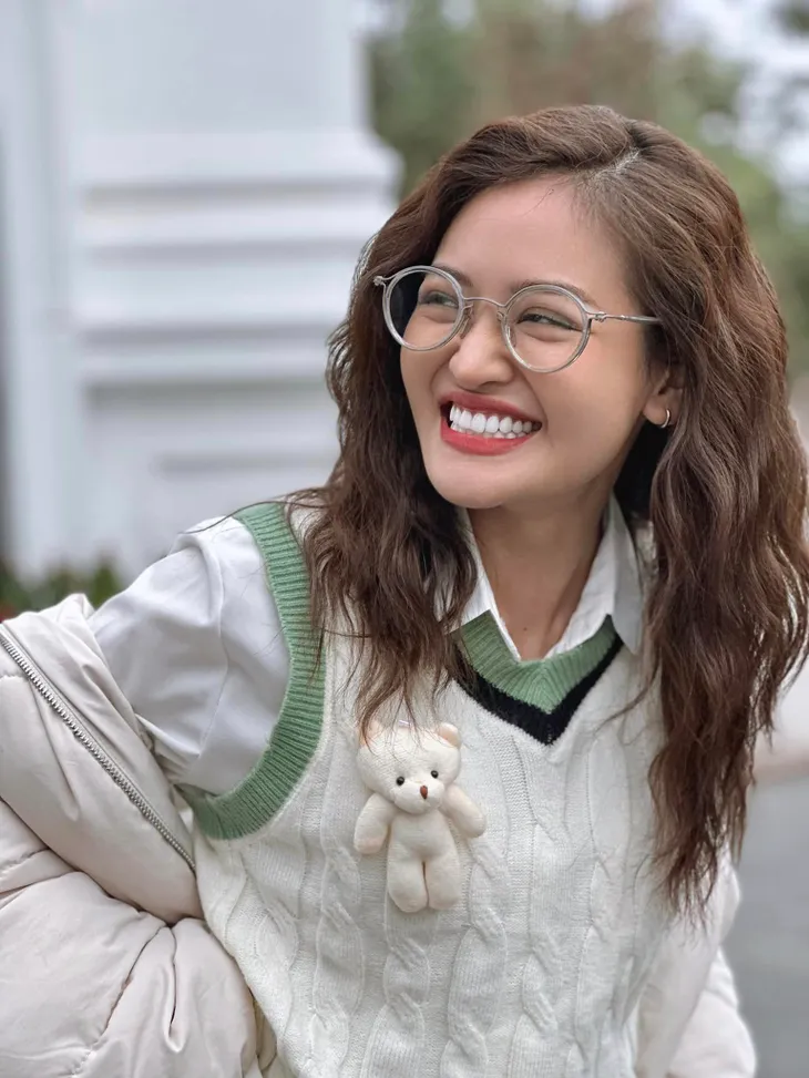 Phim trường tuần qua: Mạnh Trường gặp lại 2 mẹ, Đình Tú cực tình cảm với Thùy Anh - Ảnh 7. Phim trường tuần qua: Mạnh Trường gặp lại 2 mẹ, Đình Tú cực tình cảm với Thùy Anh - Ảnh 7.