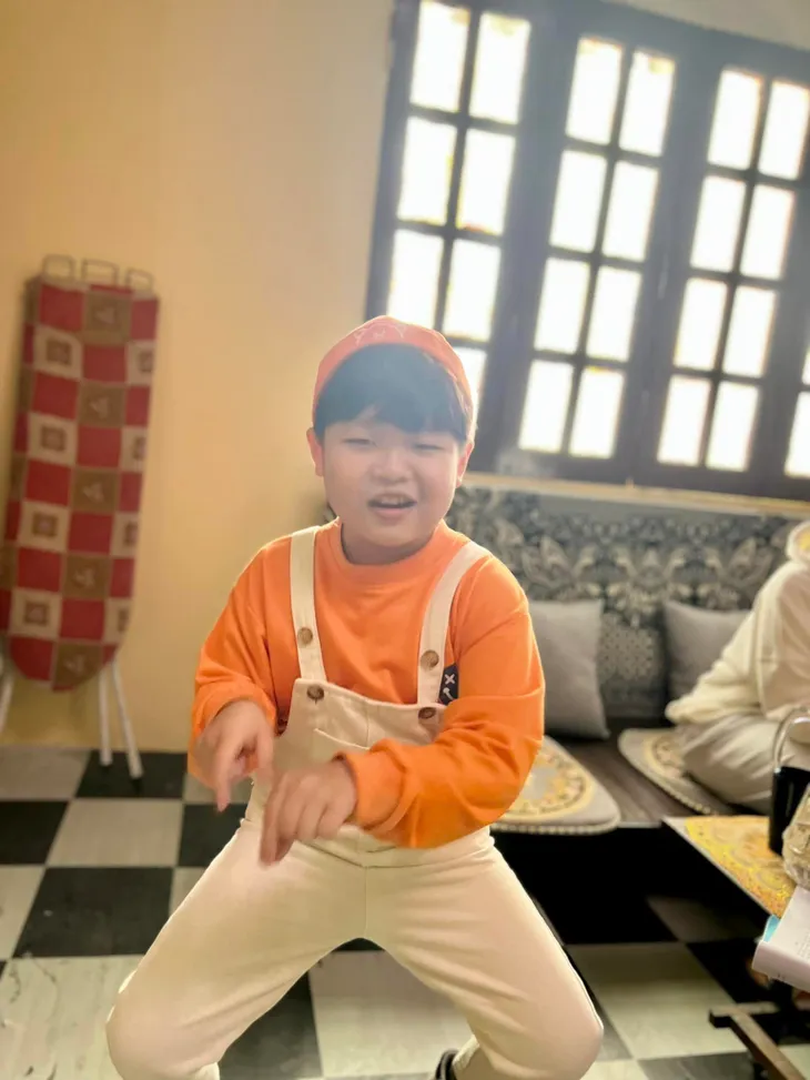 Phim trường tuần qua: Mạnh Trường gặp lại 2 mẹ, Đình Tú cực tình cảm với Thùy Anh - Ảnh 40. Phim trường tuần qua: Mạnh Trường gặp lại 2 mẹ, Đình Tú cực tình cảm với Thùy Anh - Ảnh 40.
