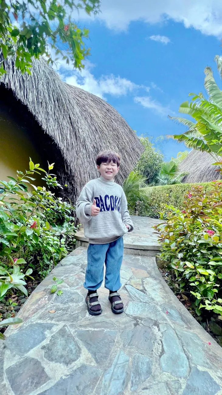 Phim trường tuần qua: Mạnh Trường gặp lại 2 mẹ, Đình Tú cực tình cảm với Thùy Anh - Ảnh 41. Phim trường tuần qua: Mạnh Trường gặp lại 2 mẹ, Đình Tú cực tình cảm với Thùy Anh - Ảnh 41.