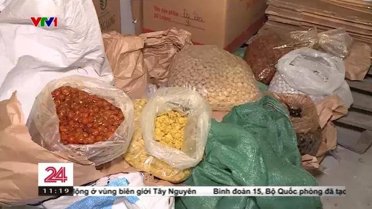 Cận Tết, cảnh giác với bánh mứt kẹo mập mờ nguồn gốc, xuất xứ - Ảnh 2. Cận Tết, cảnh giác với bánh mứt kẹo mập mờ nguồn gốc, xuất xứ - Ảnh 2.