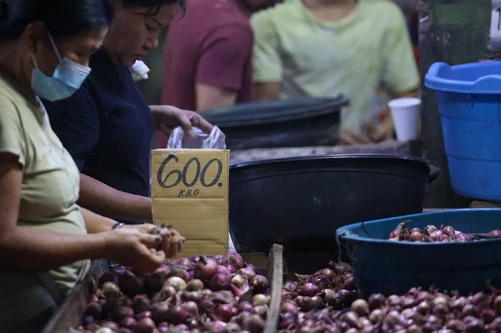 Lạm phát Phillippines cao nhất 14 năm, giá hành đắt hơn thịt bò - Ảnh 1. Lạm phát Phillippines cao nhất 14 năm, giá hành đắt hơn thịt bò - Ảnh 1.