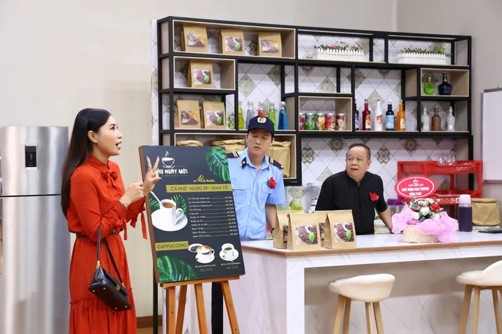 Tiểu Bảo Quốc vào vai bảo vệ, chăm chỉ kiếm tiền nuôi con trong Tôi là sếp - Ảnh 1. Tiểu Bảo Quốc vào vai bảo vệ, chăm chỉ kiếm tiền nuôi con trong Tôi là sếp - Ảnh 1.