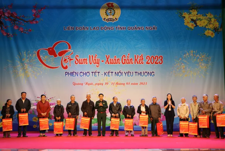 Chung tay chăm lo Tết cho nhân dân - Ảnh 1. Chung tay chăm lo Tết cho nhân dân - Ảnh 1.
