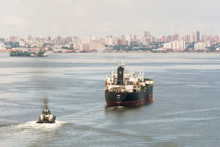 Lô hàng dầu thô Venezuela đầu tiên của Chevron trên đường tới Mỹ - Ảnh 1. Lô hàng dầu thô Venezuela đầu tiên của Chevron trên đường tới Mỹ - Ảnh 1.
