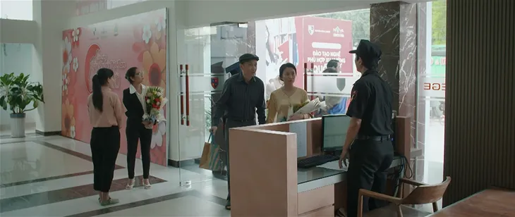 Mẹ rơm - Tập cuối: Hạt Dẻ tốt nghiệp Đại học, mong ngóng mãi cũng được gặp mẹ Loan - Ảnh 4. Mẹ rơm - Tập cuối: Hạt Dẻ tốt nghiệp Đại học, mong ngóng mãi cũng được gặp mẹ Loan - Ảnh 4.
