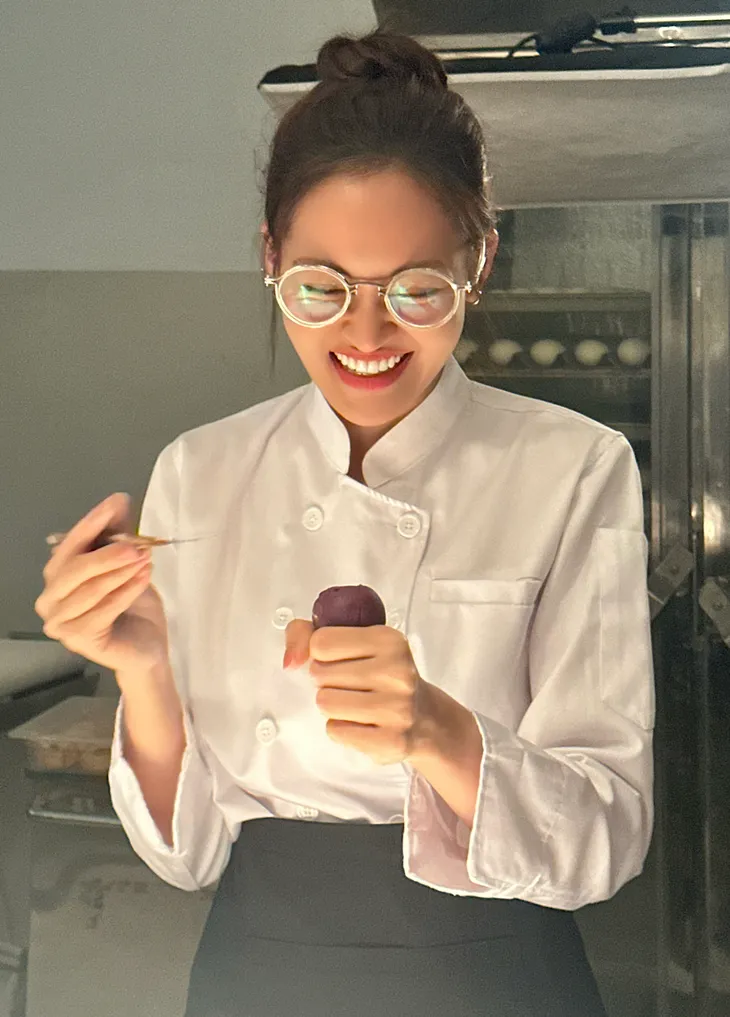 Thùy Anh hào hứng với vai diễn đầu gấu trong phim Cô thợ bánh - Ảnh 2. Thùy Anh hào hứng với vai diễn đầu gấu trong phim Cô thợ bánh - Ảnh 2.