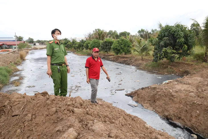 Tây Ninh bắt quả tang một công ty xả nước thải giặt rửa mủ cao su chưa xử lý ra môi trường - Ảnh 1. Tây Ninh bắt quả tang một công ty xả nước thải giặt rửa mủ cao su chưa xử lý ra môi trường - Ảnh 1.