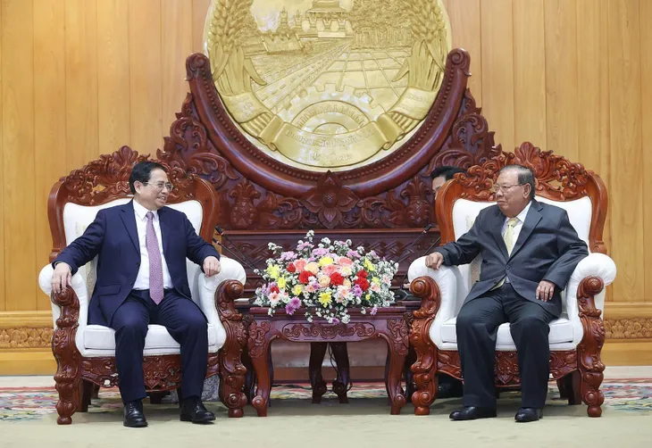 Vun đắp quan hệ hữu nghị vĩ đại Việt Nam - Lào - Ảnh 2. Vun đắp quan hệ hữu nghị vĩ đại Việt Nam - Lào - Ảnh 2.