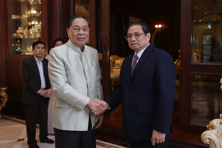 Vun đắp quan hệ hữu nghị vĩ đại Việt Nam - Lào - Ảnh 1. Vun đắp quan hệ hữu nghị vĩ đại Việt Nam - Lào - Ảnh 1.