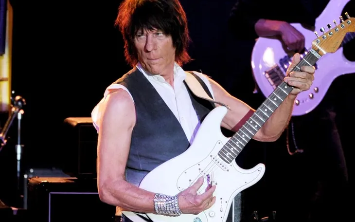 Huyền thoại guitar Jeff Beck qua đời ở tuổi 78 - Ảnh 1. Huyền thoại guitar Jeff Beck qua đời ở tuổi 78 - Ảnh 1.