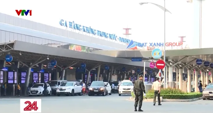 TP Hồ Chí Minh: Đảm bảo trật tự giao thông sân bay dịp cuối năm - Ảnh 2. TP Hồ Chí Minh: Đảm bảo trật tự giao thông sân bay dịp cuối năm - Ảnh 2.