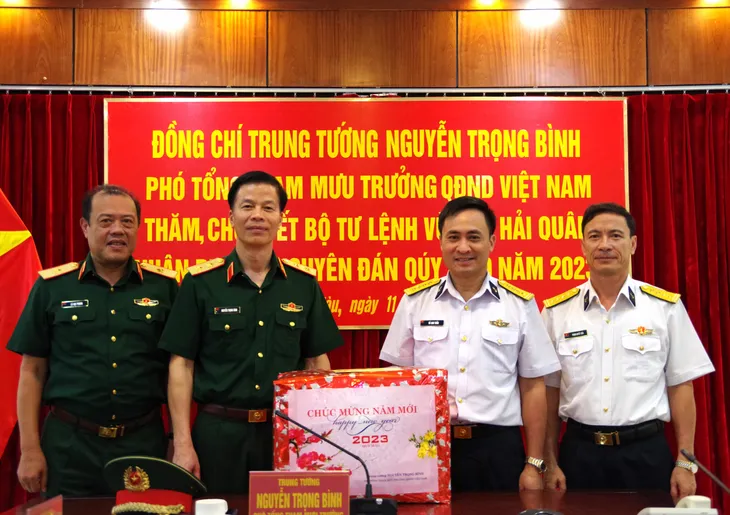 Hải quân Việt Nam: Điểm tựa cho ngư dân vươn khơi bám biển - Ảnh 1. Hải quân Việt Nam: Điểm tựa cho ngư dân vươn khơi bám biển - Ảnh 1.