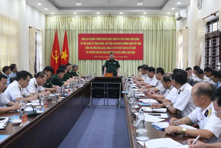 Vùng 5 Hải quân: Vui Xuân, đón Tết không quên nhiệm vụ sẵn sàng chiến đấu - Ảnh 1. Vùng 5 Hải quân: Vui Xuân, đón Tết không quên nhiệm vụ sẵn sàng chiến đấu - Ảnh 1.