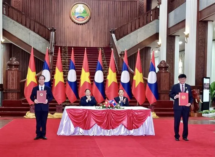 Việt Nam - Lào trao đổi Nghị định thư và ký kết hợp tác về giáo dục - Ảnh 1. Việt Nam - Lào trao đổi Nghị định thư và ký kết hợp tác về giáo dục - Ảnh 1.