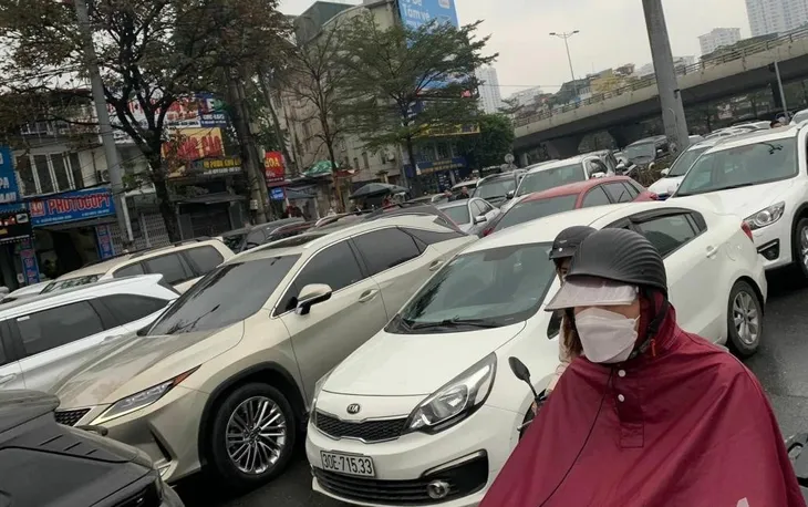 Đề xuất gia hạn thời gian đăng kiểm ô tô: Cục Đăng kiểm nói gì? - Ảnh 1. Đề xuất gia hạn thời gian đăng kiểm ô tô: Cục Đăng kiểm nói gì? - Ảnh 1.