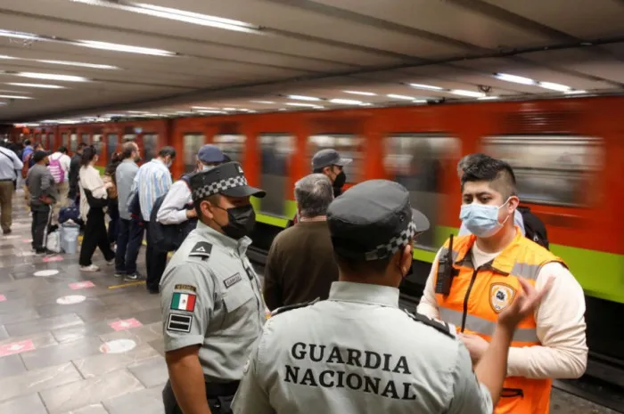Mexico điều 6.000 vệ binh sau loạt sự cố nghi phá hoại tàu điện ngầm - Ảnh 1. Mexico điều 6.000 vệ binh sau loạt sự cố nghi phá hoại tàu điện ngầm - Ảnh 1.