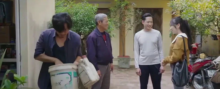 Dưới bóng cây hạnh phúc - Tập 2: Vợ cao tay xử lý truyền thông cho chồng - Ảnh 9. Dưới bóng cây hạnh phúc - Tập 2: Vợ cao tay xử lý truyền thông cho chồng - Ảnh 9.