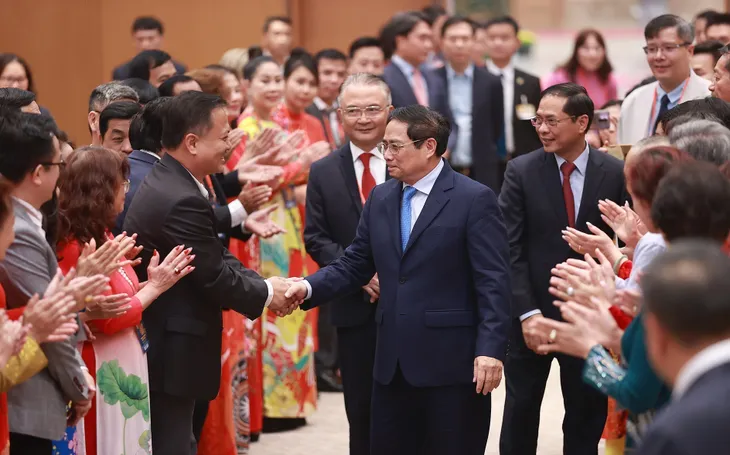 Thủ tướng gặp mặt kiều bào tiêu biểu dự Chương trình Xuân Quê hương 2023 - Ảnh 2. Thủ tướng gặp mặt kiều bào tiêu biểu dự Chương trình Xuân Quê hương 2023 - Ảnh 2.