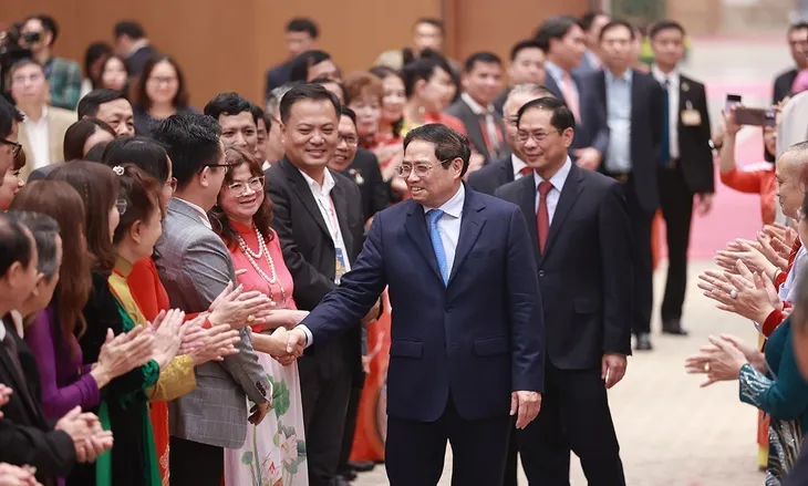 Thủ tướng gặp mặt kiều bào tiêu biểu dự Chương trình Xuân Quê hương 2023 - Ảnh 1. Thủ tướng gặp mặt kiều bào tiêu biểu dự Chương trình Xuân Quê hương 2023 - Ảnh 1.