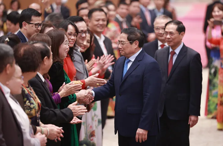 Thủ tướng gặp mặt kiều bào tiêu biểu dự Chương trình Xuân Quê hương 2023 - Ảnh 3. Thủ tướng gặp mặt kiều bào tiêu biểu dự Chương trình Xuân Quê hương 2023 - Ảnh 3.