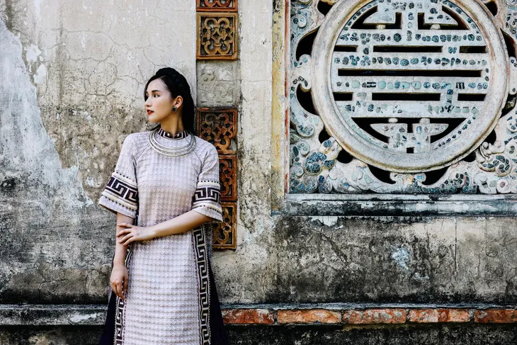 Loạt nữ diễn viên xinh đẹp diện áo dài đón Tết - Ảnh 1. Loạt nữ diễn viên xinh đẹp diện áo dài đón Tết - Ảnh 1.