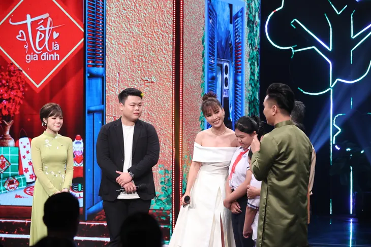Gala Cặp lá yêu thương: Mang Tết ấm áp đến với những chiếc lá chưa lành - Ảnh 6. Gala Cặp lá yêu thương: Mang Tết ấm áp đến với những chiếc lá chưa lành - Ảnh 6.