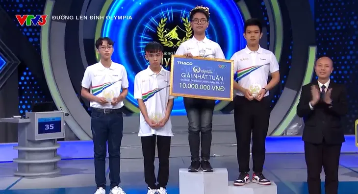 Nam sinh Gia Lai xuất sắc giành giải nhất Tuần Đường lên đỉnh Olympia 23 - Ảnh 5. Nam sinh Gia Lai xuất sắc giành giải nhất Tuần Đường lên đỉnh Olympia 23 - Ảnh 5.
