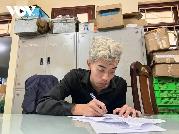 Nghi phạm sát hại dã man bạn gái cũ ở phố Vương Thừa Vũ vì ghen - Ảnh 1. Nghi phạm sát hại dã man bạn gái cũ ở phố Vương Thừa Vũ vì ghen - Ảnh 1.