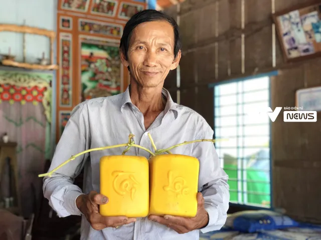 Tạo hình dưa hấu thành thỏi vàng, nông dân thu bạc triệu vụ Tết - Ảnh 5. Tạo hình dưa hấu thành thỏi vàng, nông dân thu bạc triệu vụ Tết - Ảnh 5.