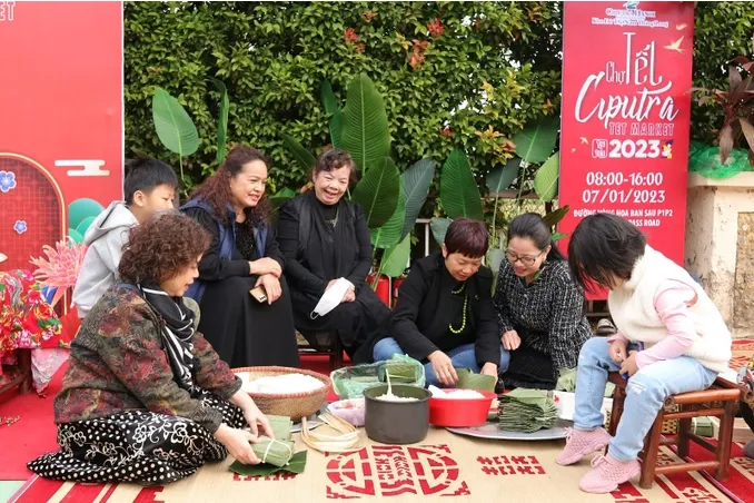 Ngắm sắc Xuân ngập tràn các tòa chung cư tại Hà Nội - Ảnh 10. Ngắm sắc Xuân ngập tràn các tòa chung cư tại Hà Nội - Ảnh 10.