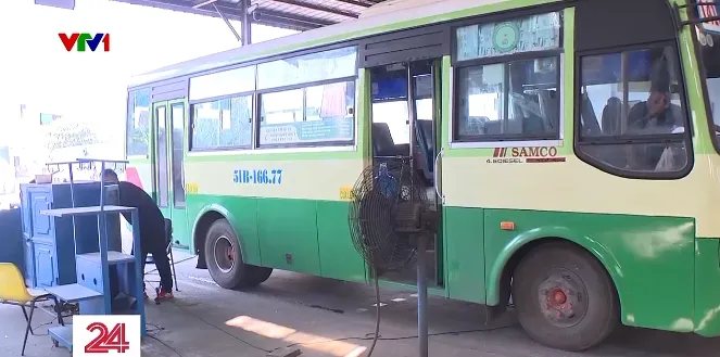 4 trung tâm đăng kiểm tại TP Hồ Chí Minh đông đúc ngay khi hoạt động trở lại - Ảnh 1. 4 trung tâm đăng kiểm tại TP Hồ Chí Minh đông đúc ngay khi hoạt động trở lại - Ảnh 1.