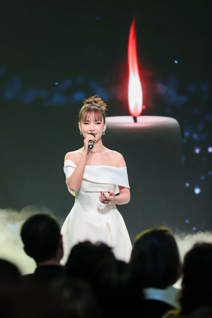 Ái Phương, nhạc sĩ Minh Cà Ri xúc động bật khóc trên sân khấu Cặp lá yêu thương - Ảnh 7. Ái Phương, nhạc sĩ Minh Cà Ri xúc động bật khóc trên sân khấu Cặp lá yêu thương - Ảnh 7.
