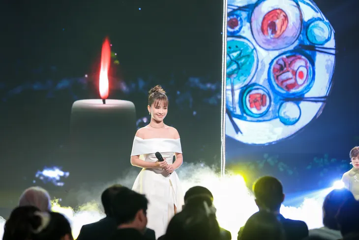 Ái Phương, nhạc sĩ Minh Cà Ri xúc động bật khóc trên sân khấu Cặp lá yêu thương - Ảnh 8. Ái Phương, nhạc sĩ Minh Cà Ri xúc động bật khóc trên sân khấu Cặp lá yêu thương - Ảnh 8.