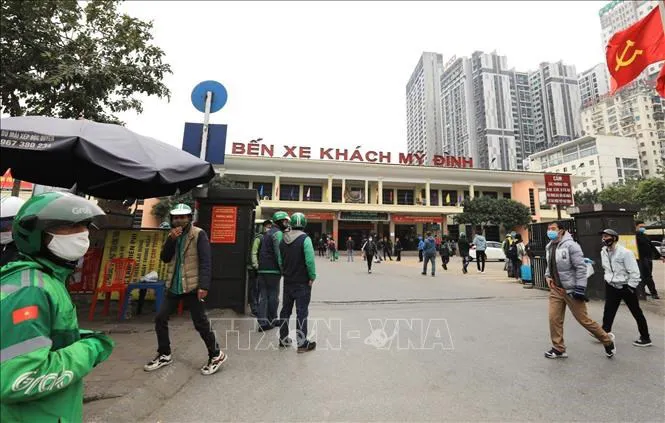 Hà Nội nóng xe dù, bến cóc những ngày giáp Tết - Ảnh 1. Hà Nội nóng xe dù, bến cóc những ngày giáp Tết - Ảnh 1.