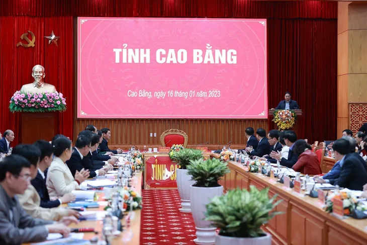 Thủ tướng: Cao Bằng cần tập trung phát triển kinh tế vùng biên, kinh tế cửa khẩu - Ảnh 3. Thủ tướng: Cao Bằng cần tập trung phát triển kinh tế vùng biên, kinh tế cửa khẩu - Ảnh 3.