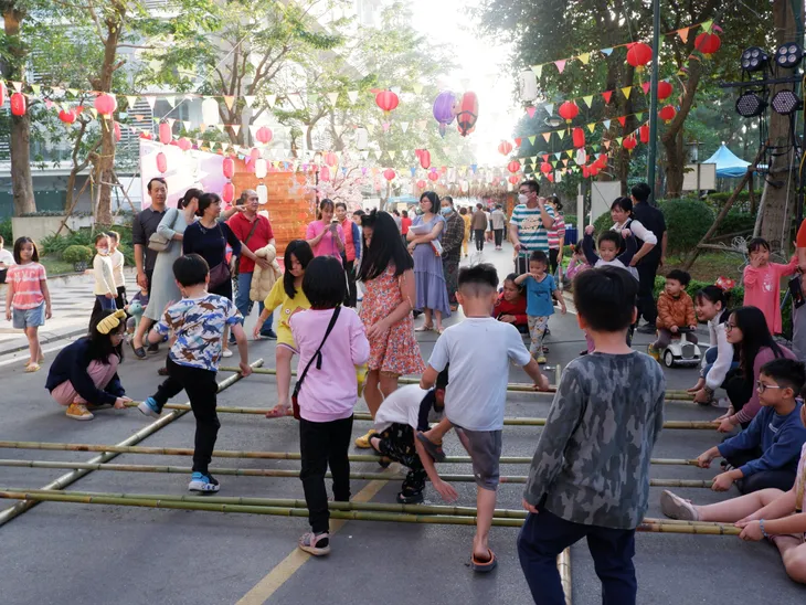 Ngắm sắc Xuân ngập tràn các tòa chung cư tại Hà Nội - Ảnh 7. Ngắm sắc Xuân ngập tràn các tòa chung cư tại Hà Nội - Ảnh 7.