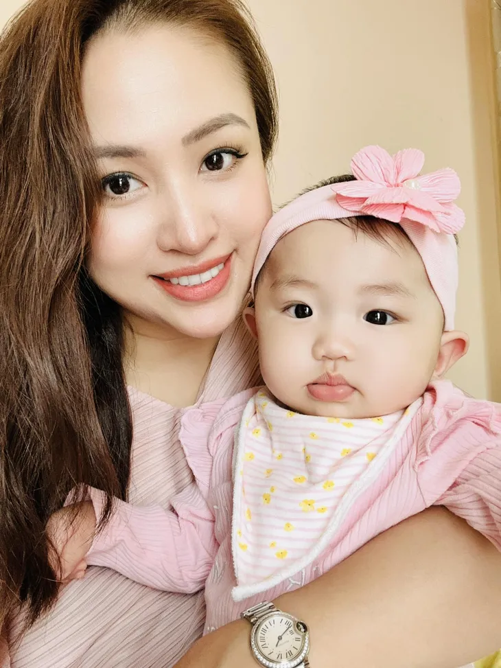 Sao Việt ngày 17/1: MC Thanh Vân Hugo bật mí niềm vui lớn nhất năm 2022, Vân Dung khoe ảnh hiếm bên bố - Ảnh 1. Sao Việt ngày 17/1: MC Thanh Vân Hugo bật mí niềm vui lớn nhất năm 2022, Vân Dung khoe ảnh hiếm bên bố - Ảnh 1.