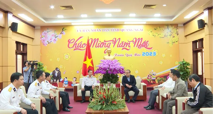 Gắn bó chặt chẽ giữa Bộ Tư lệnh vùng 3 Hải quân với chính quyền và Nhân dân Quảng Ngãi - Ảnh 1. Gắn bó chặt chẽ giữa Bộ Tư lệnh vùng 3 Hải quân với chính quyền và Nhân dân Quảng Ngãi - Ảnh 1.