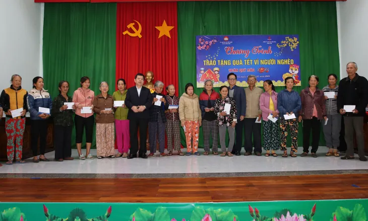 Xuân nghĩa tình Dầu khí – Tết đong đầy yêu thương - Ảnh 2. Xuân nghĩa tình Dầu khí – Tết đong đầy yêu thương - Ảnh 2.