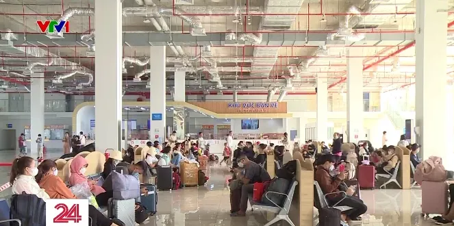 Bến xe Miền Đông mới nhộn nhịp ngày cận Tết - Ảnh 3. Bến xe Miền Đông mới nhộn nhịp ngày cận Tết - Ảnh 3.