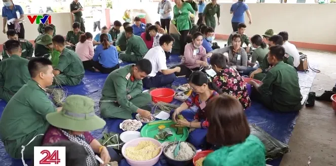 Mang Tết đến cho người dân nghèo xã đảo tiền tiêu của Tổ quốc - Ảnh 2. Mang Tết đến cho người dân nghèo xã đảo tiền tiêu của Tổ quốc - Ảnh 2.