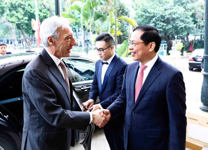 Bộ trưởng Ngoại giao Bùi Thanh Sơn hội đàm với Bộ trưởng Ngoại giao Bồ Đào Nha - Ảnh 1. Bộ trưởng Ngoại giao Bùi Thanh Sơn hội đàm với Bộ trưởng Ngoại giao Bồ Đào Nha - Ảnh 1.