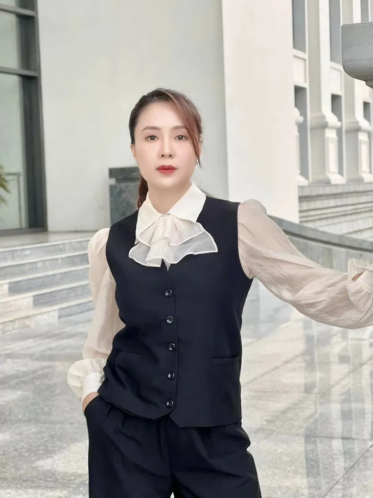Hồng Diễm đẹp ngẩn ngơ trong loạt ảnh chia tay Hành trình công lý - Ảnh 6. Hồng Diễm đẹp ngẩn ngơ trong loạt ảnh chia tay Hành trình công lý - Ảnh 6.