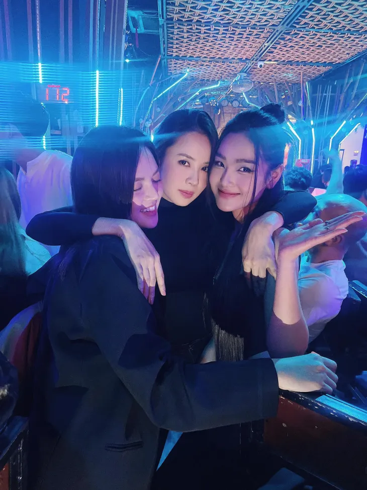 Hồng Diễm đẹp ngẩn ngơ trong loạt ảnh chia tay Hành trình công lý - Ảnh 11. Hồng Diễm đẹp ngẩn ngơ trong loạt ảnh chia tay Hành trình công lý - Ảnh 11.