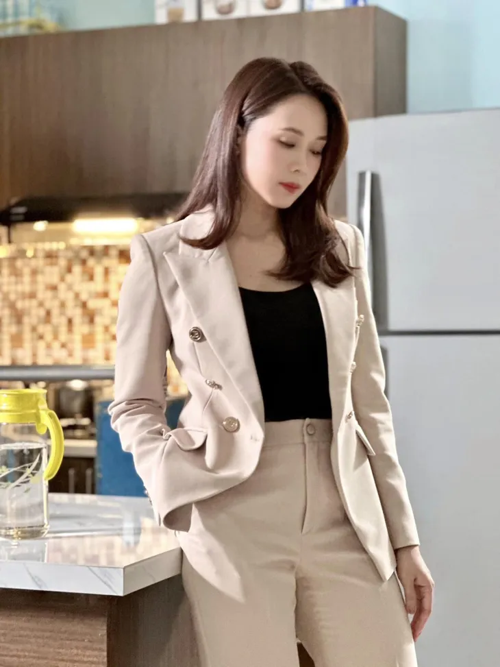Hồng Diễm đẹp ngẩn ngơ trong loạt ảnh chia tay Hành trình công lý - Ảnh 5. Hồng Diễm đẹp ngẩn ngơ trong loạt ảnh chia tay Hành trình công lý - Ảnh 5.